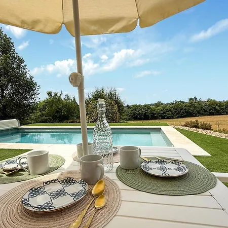 Charmante Maison Avec Piscine *